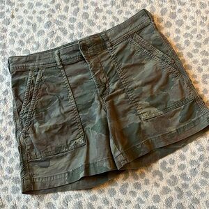 Anthropologie The Wanderer Camo Shorts